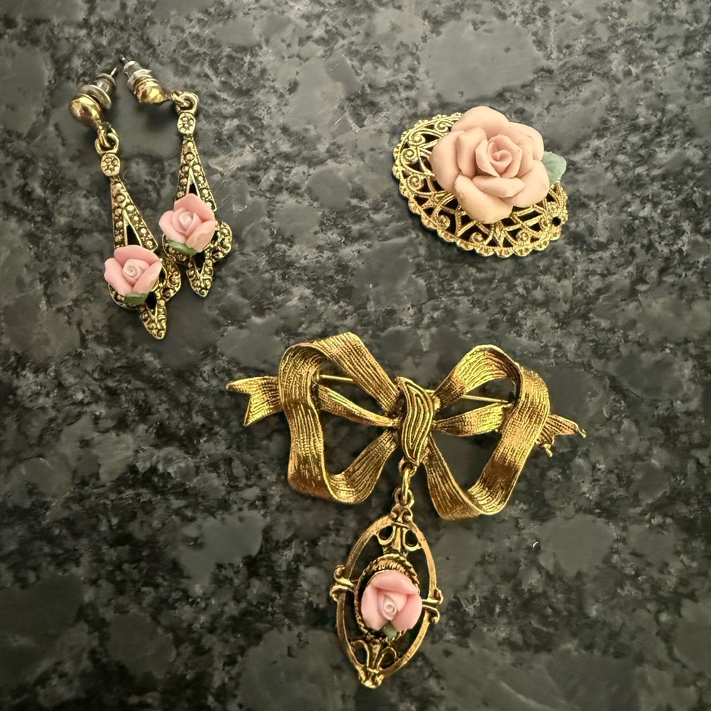 1928 Jewelry Company Set c.1980